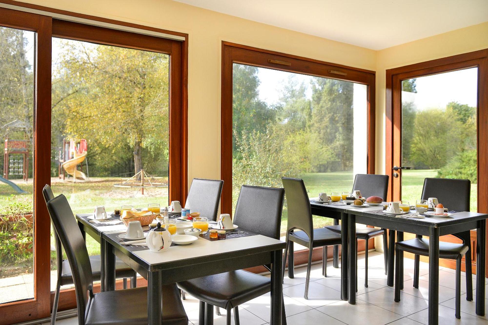 Hotel Restaurant Le Relais De Pouilly Ngoại thất bức ảnh